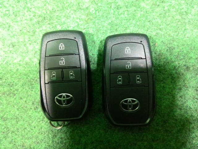 [Used]Keyless Entry Remote Control Key TOYOTA Sienta 2024 6AA-MXPL10G ...