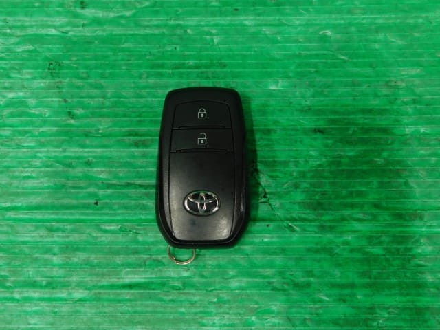 [Used]Keyless Entry Remote Control Key TOYOTA Aqua 2021 6AA-MXPK11 ...