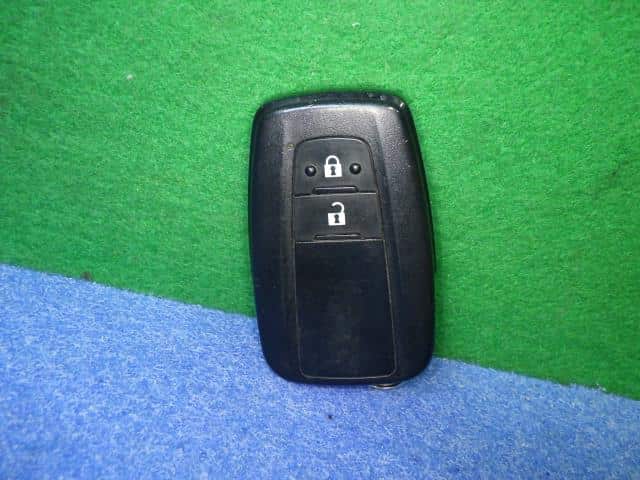 [Used]Keyless Entry Remote Control Key TOYOTA Prius 2022 6AA-ZVW55 ...