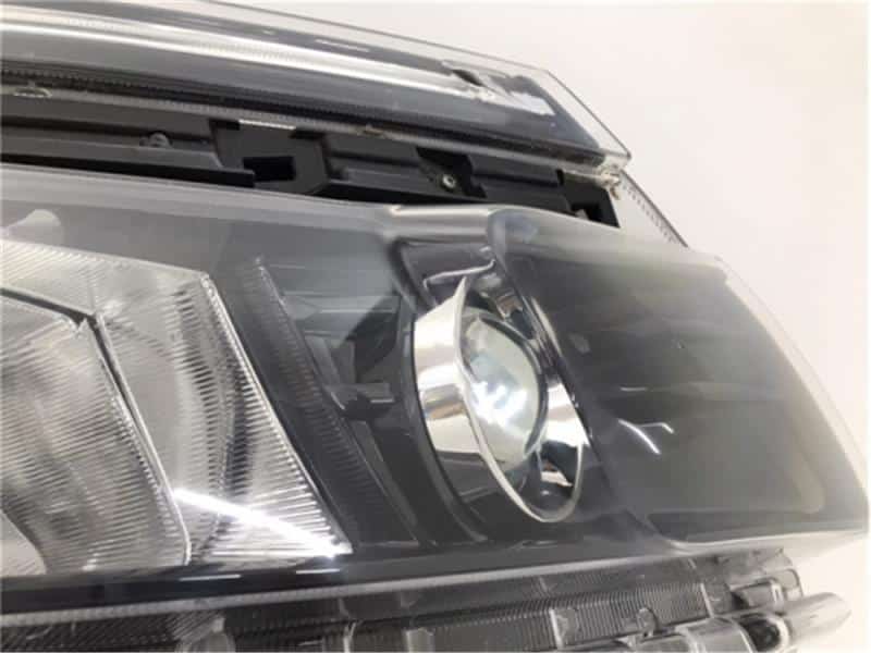 [Used]Right Headlight TOYOTA Voxy 2014 DAA-ZWR80G 8113028D21 - BE ...