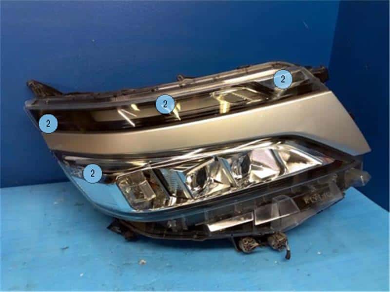 [Used]Right Headlight TOYOTA Voxy 2017 DBA-ZRR80G 8113028G60 - BE ...