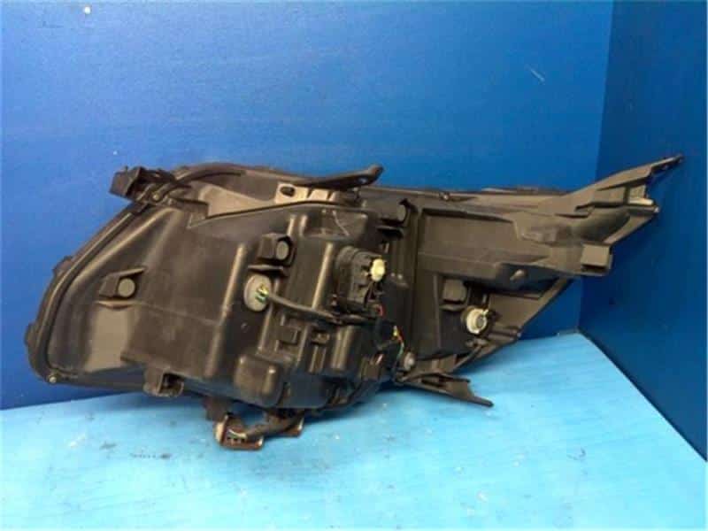 [Used]Right Headlight TOYOTA Voxy 2017 DBA-ZRR80G 8113028G60 - BE ...