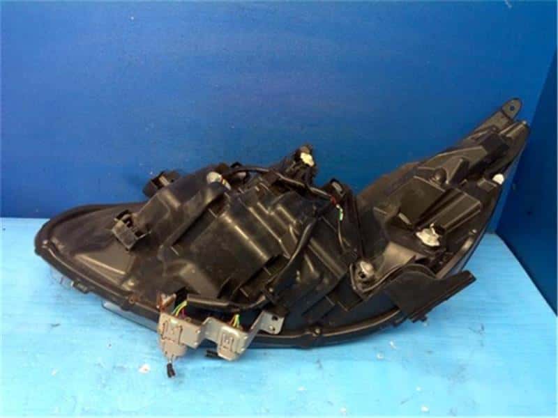 [Used]Right Headlight TOYOTA Voxy 2017 DBA-ZRR80G 8113028G60 - BE ...