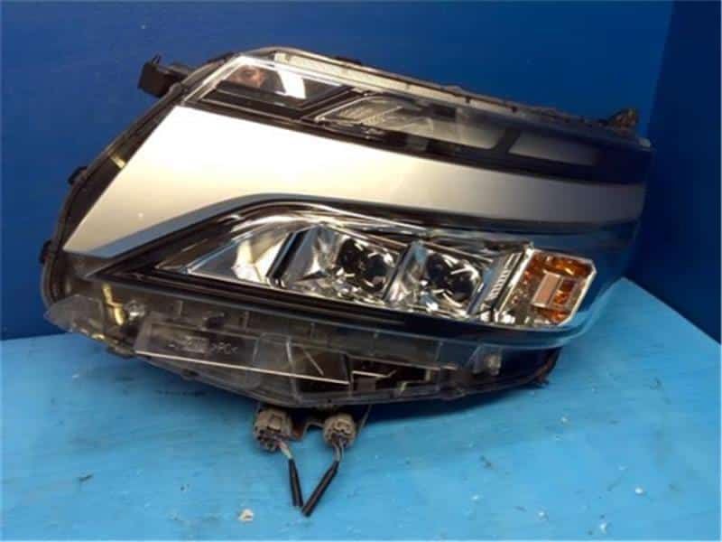 [Used]Left Headlight TOYOTA Voxy 2017 DBA-ZRR80G 8117028G60 - BE ...