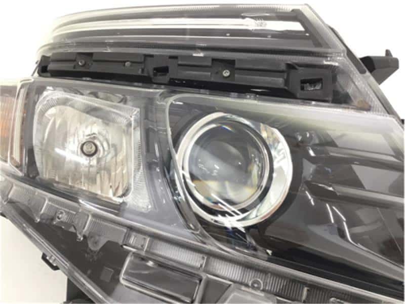 [Used]Right Headlight TOYOTA Voxy 2015 DAA-ZWR80G 8113028D21 - BE ...
