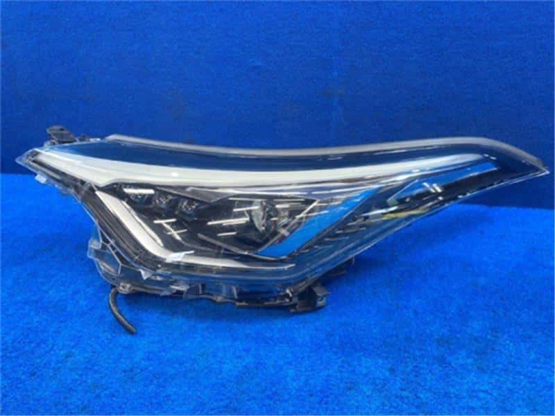 Used]Left Headlight TOYOTA C-HR 2020 6AA-ZYX11 8118510B10 - BE