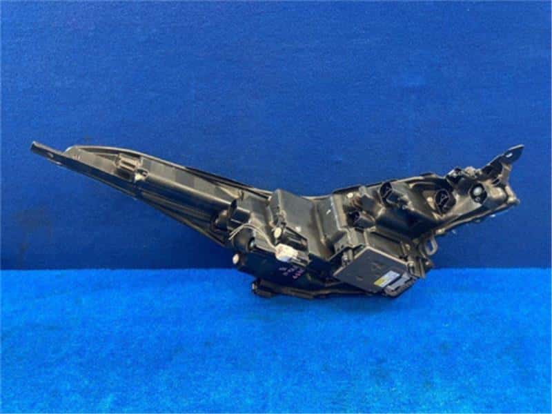 Used]Left Headlight TOYOTA C-HR 2020 6AA-ZYX11 8118510B10 - BE