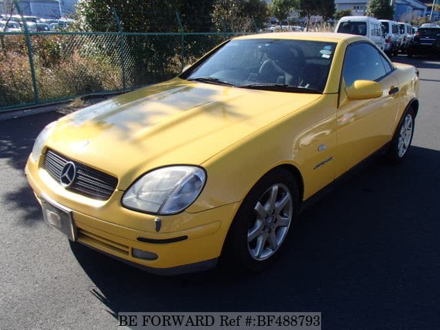 【即決】 ベンツ SLK230 R170　ベンツ　純正　フロアマット　左右 新作，人気 SLK230 R170 W170 GF-170447 ベンツ 純正 フロア マット 右車