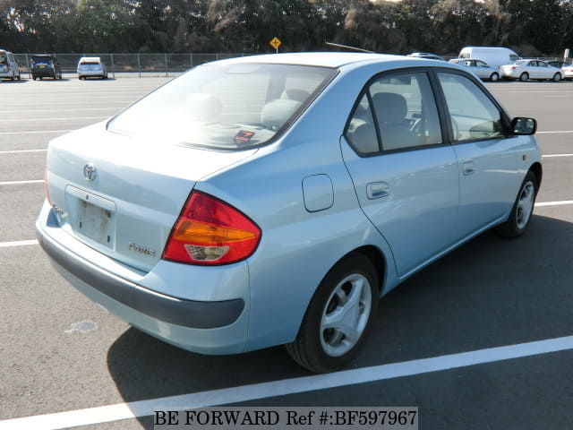 Toyota prius nhw10