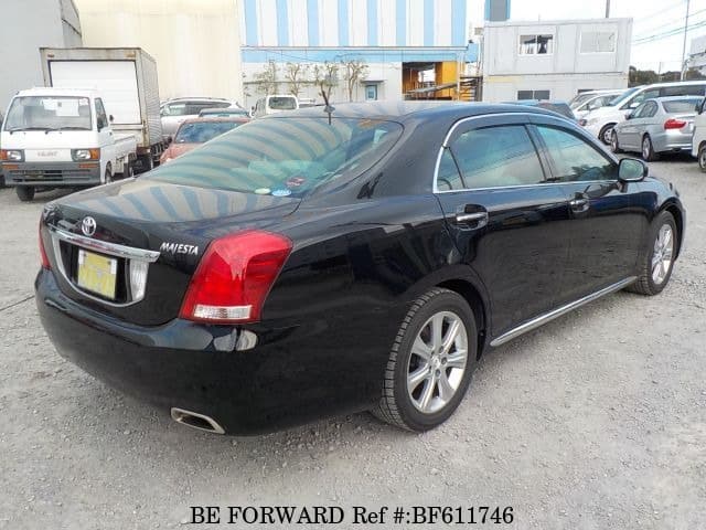Toyota crown urs206