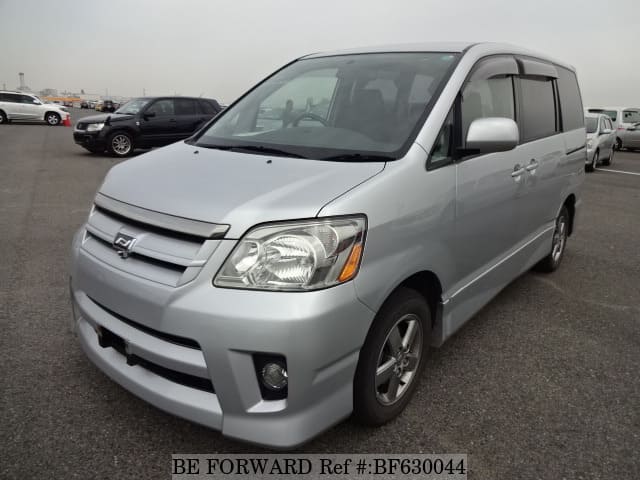 Toyota noah 2005