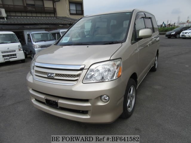 Toyota noah 2004