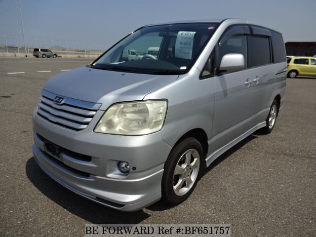 Toyota noah 2003 год