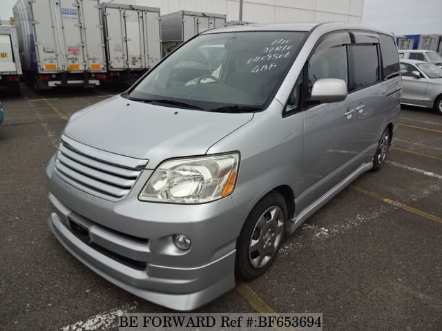 Toyota noah 2005