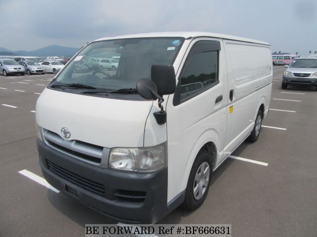 TOYOTA Regiusace Van