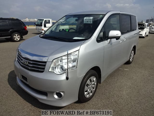 2010 toyota noah