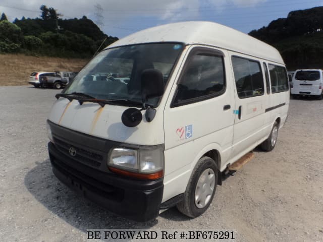 TOYOTA Hiace Commuter