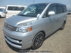 Used 2006 TOYOTA VOXY BF676213 for Sale