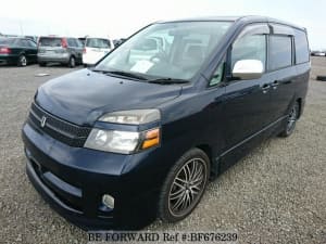 Used 2004 TOYOTA VOXY BF676239 for Sale