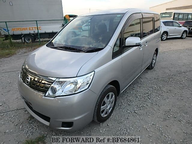 Nissan serena 2010