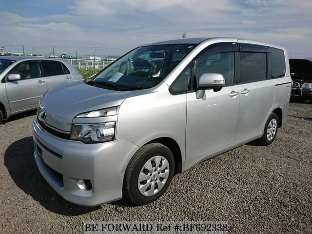 Toyota voxy 2013
