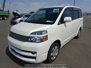Used 2005 TOYOTA VOXY BF693776 for Sale