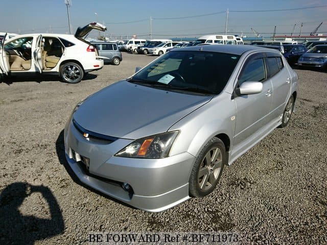 Toyota will vs 2001
