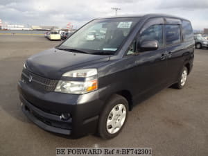 Used 2004 TOYOTA VOXY BF742301 for Sale