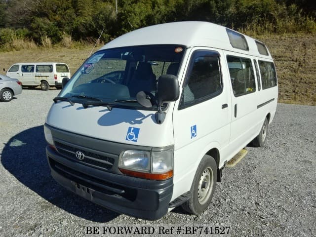 TOYOTA Hiace Commuter