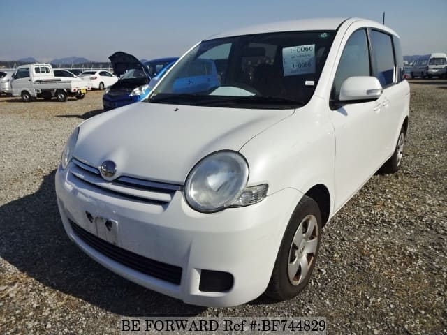 Toyota sienta 2010