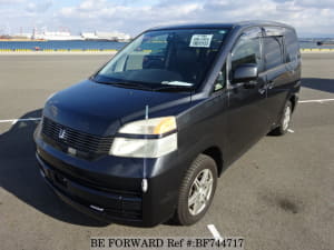 Used 2003 TOYOTA VOXY BF744717 for Sale