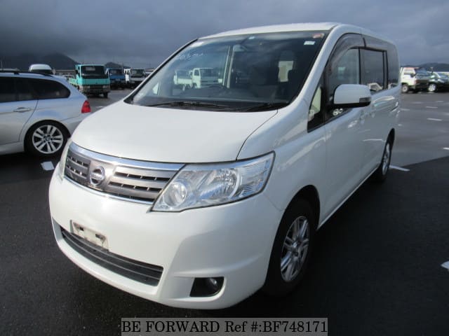 Nissan serena 2010