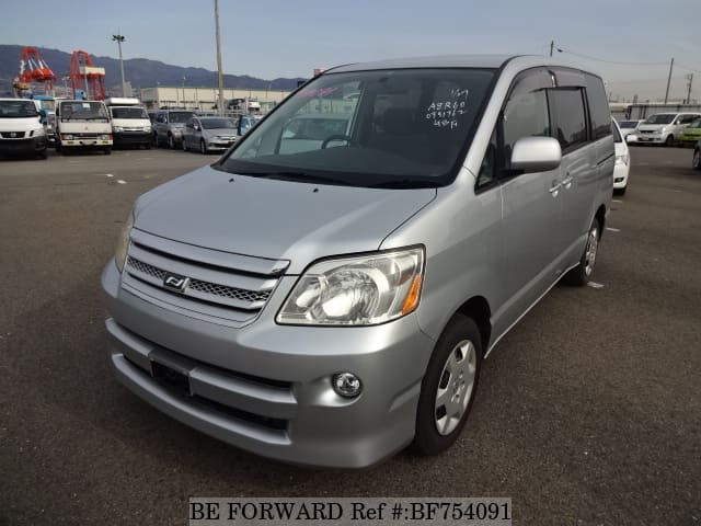 Toyota noah 2004