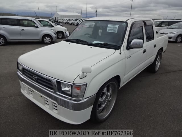 TOYOTA Hilux Sports Pickup