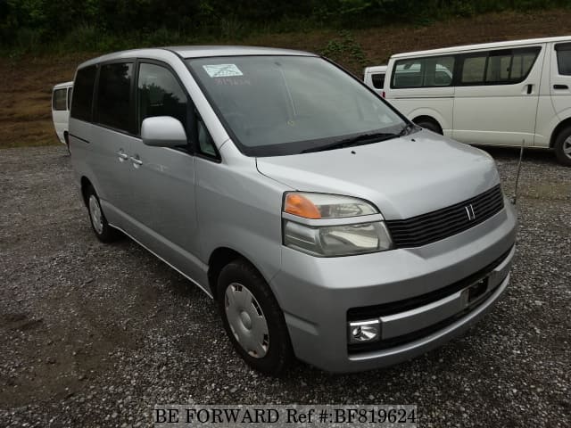 Toyota voxy azr60
