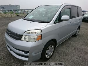 Used 2004 TOYOTA VOXY BF823409 for Sale