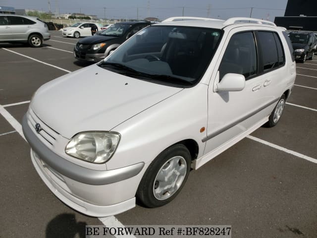 Toyota raum 1999