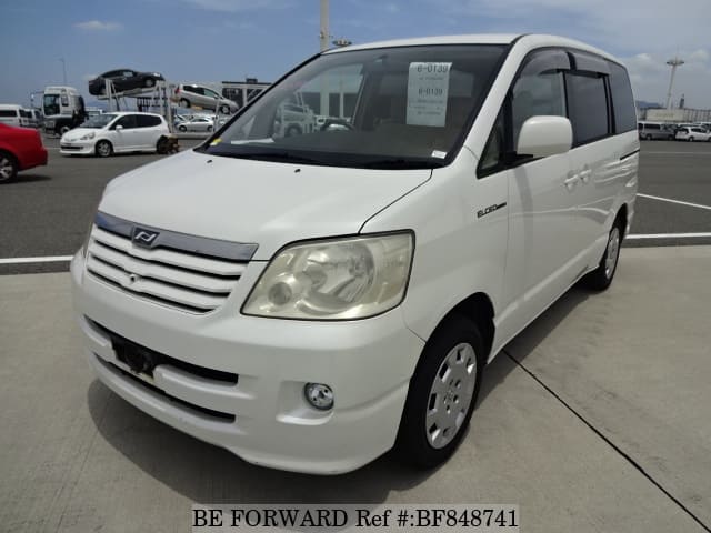 Toyota noah 2003 год