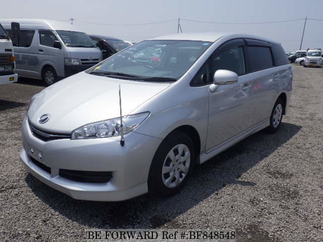 Toyota wish 2012 год