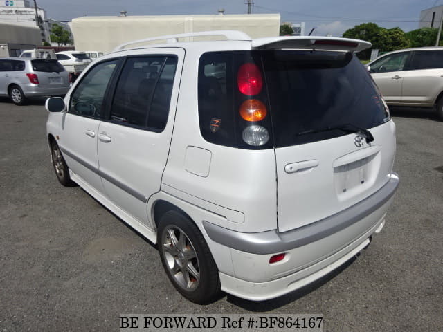 Toyota raum 1999