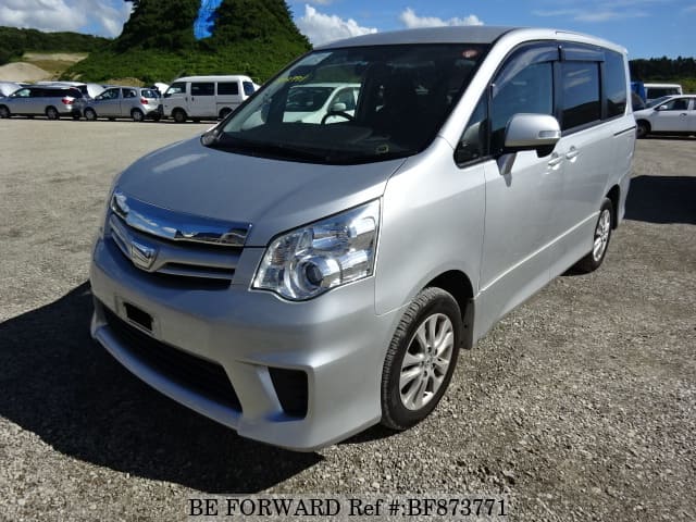 Toyota noah 2013
