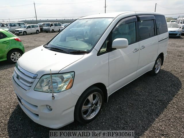Toyota noah 2005