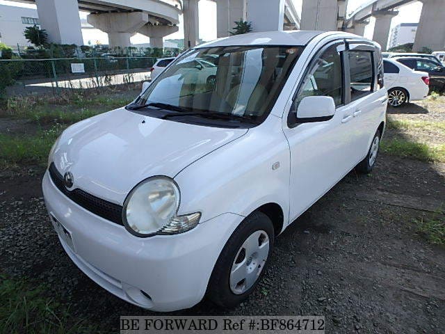 Toyota sienta 2004