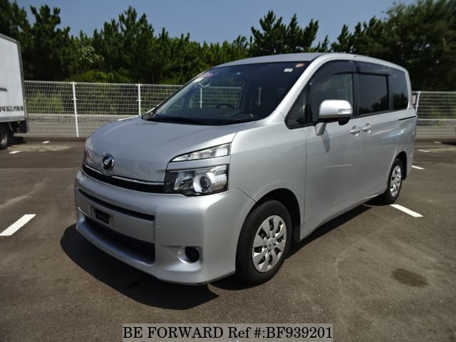 Toyota voxy 2013