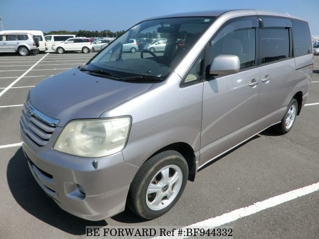 Toyota noah 2003 год