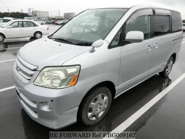 Toyota noah 2005