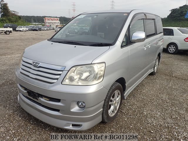 Toyota noah 2004