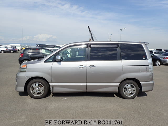 Toyota voxy 2004