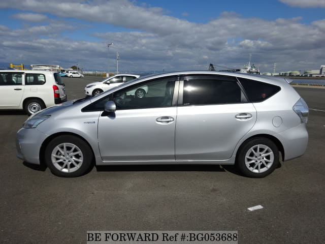 Toyota prius alpha 2011