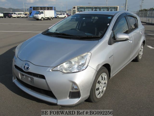 Toyota aqua nhp10